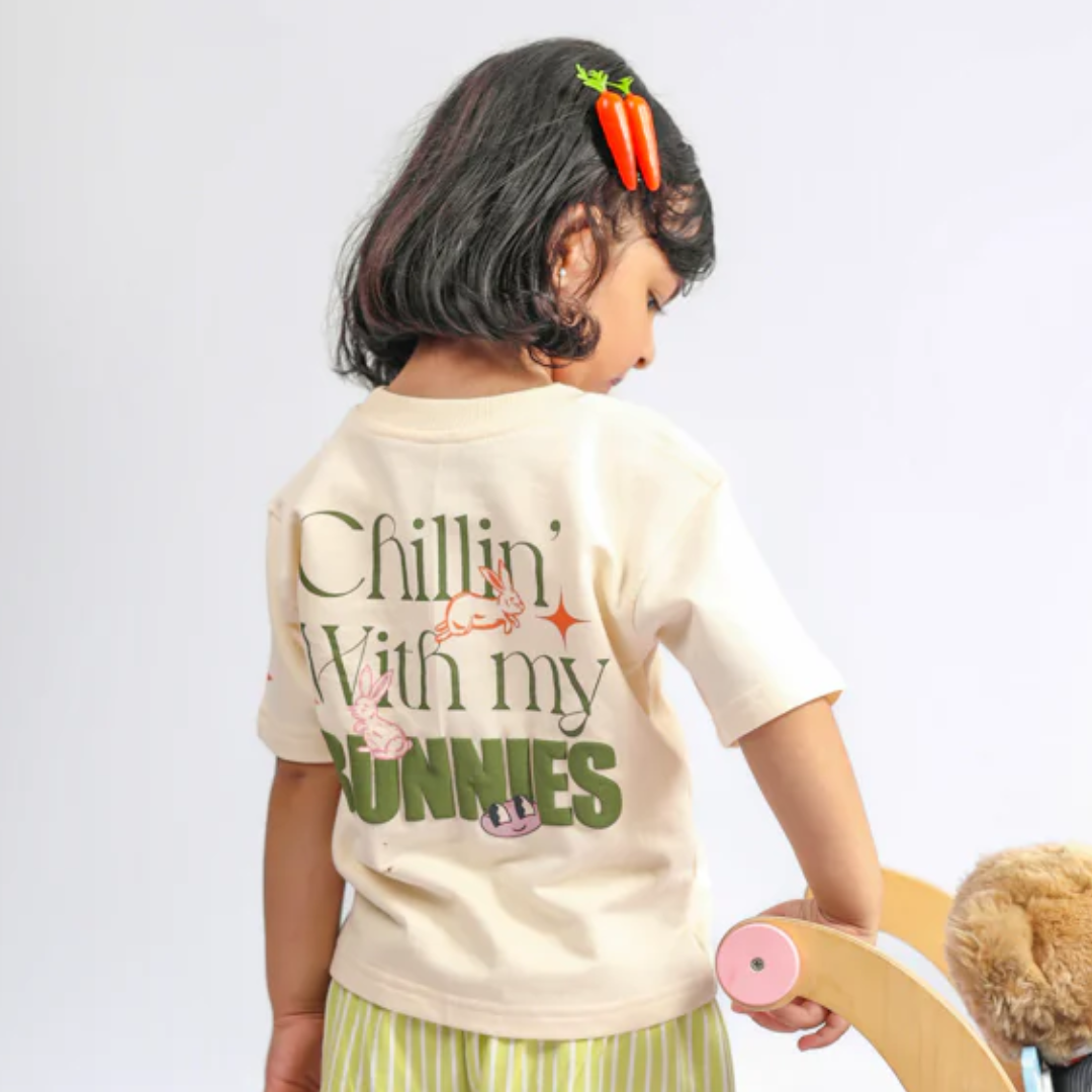 Chillin' bunnies tee